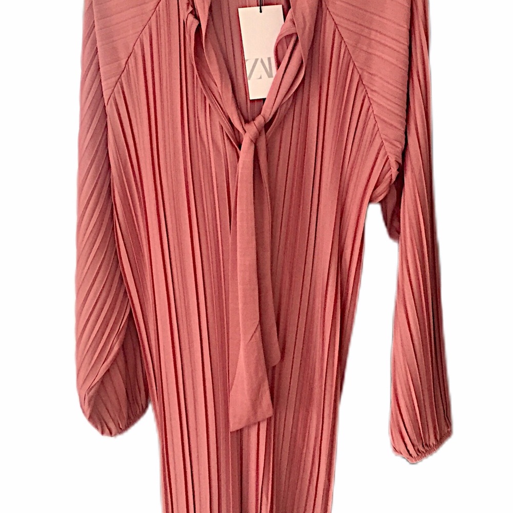 🆕 NWT PLEATED LONG SLEEVE DRESS - Picture 2 of 3